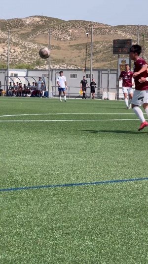 IM电竞亚洲首选-不错的尝试！邝兆镭禁区内接球转身打门，被对方后卫封出