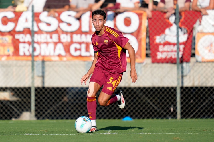 IM电竞在线体育-罗马诺：埃因霍温正式报价罗马目标萨拉赫-埃丁，球员倾向推动交易