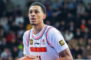 媒体人：贝兹利打得非常好 广东半场结束前进攻打得不坚决